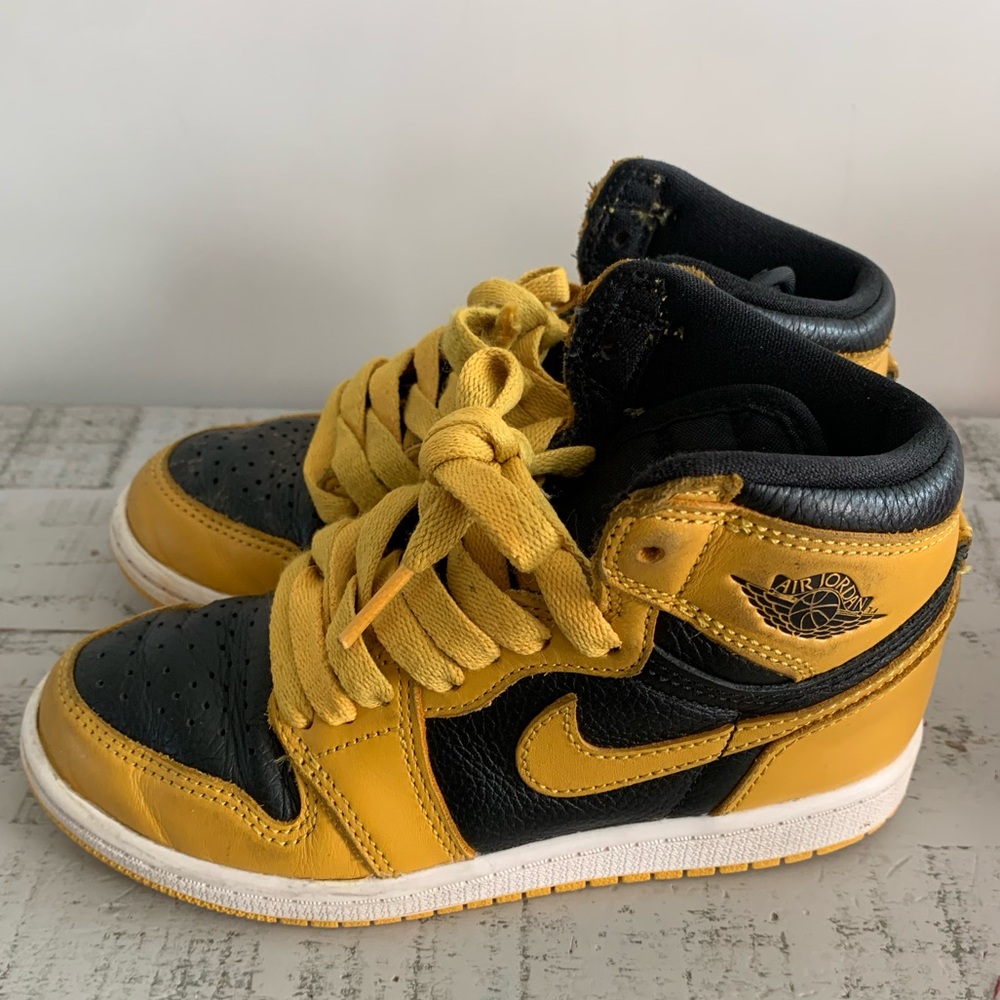 Jordan 1 Retro High OG
Pollen 13-C